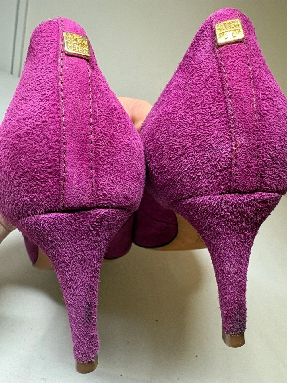 Tory Burch Ivy Pointed Toe Fuschia Suede Heels Size 8